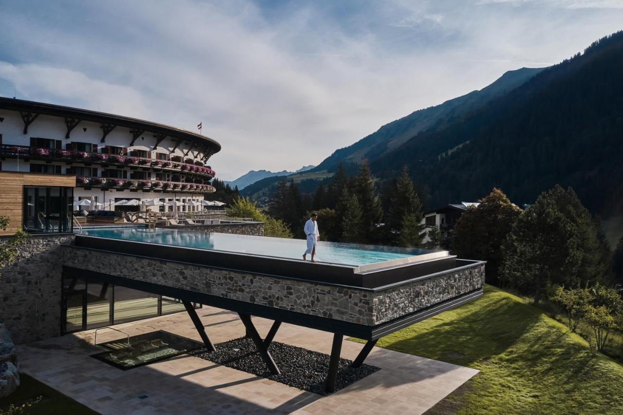 A-Rosa Ifen Hotel Kleinwalsertal Хиршегг Экстерьер фото The swimming pool at the Hotel Axelmannstein