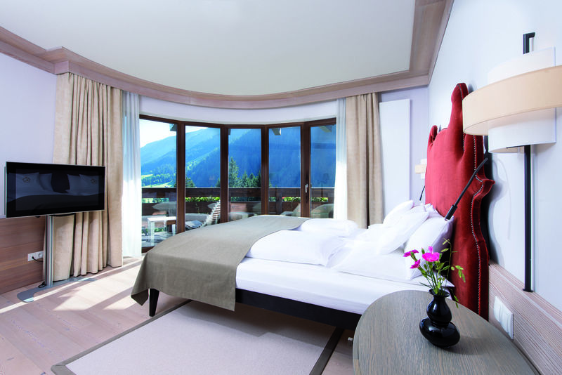 A-Rosa Ifen Hotel Kleinwalsertal Хиршегг Экстерьер фото A room at the Hotel Axelmannstein