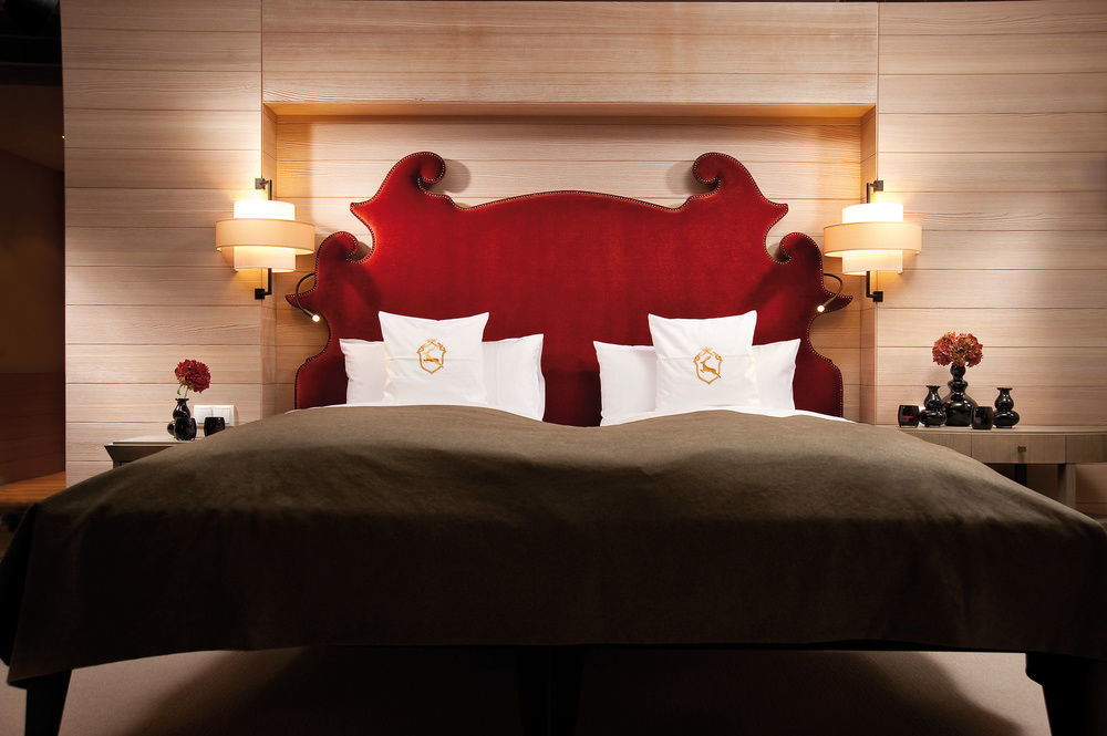 A-Rosa Ifen Hotel Kleinwalsertal Хиршегг Экстерьер фото A bedroom at the Mandarin Oriental, Munich